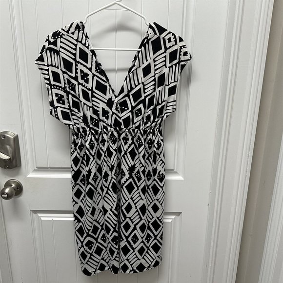 J Valdi Bora Scoop Neck T Dress Coverup - Black